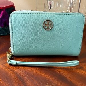 Tory Burch Wristlet Wallet zip around Robinson line